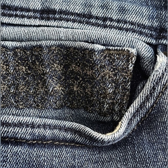 Levi's 512 Perfectly Slimming High Waist Straight Leg Jeans Size 12 - Picture 5 of 12